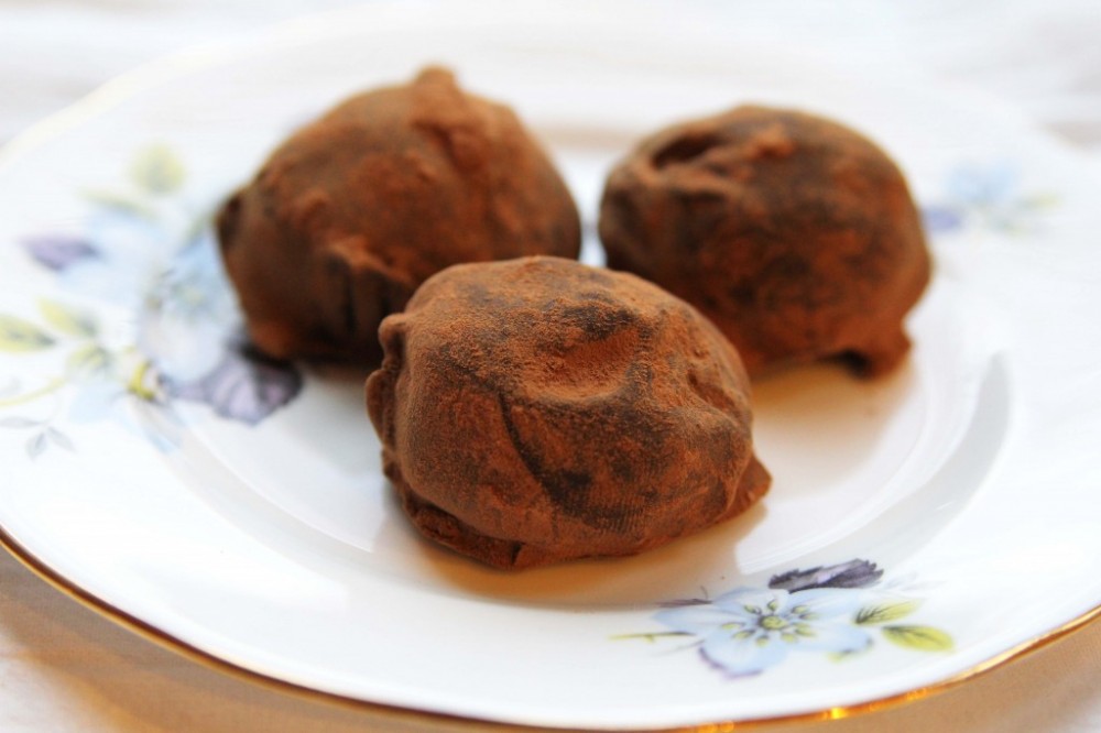 Easy vegan gluten-free rum balls | Julie's Kitchenette
